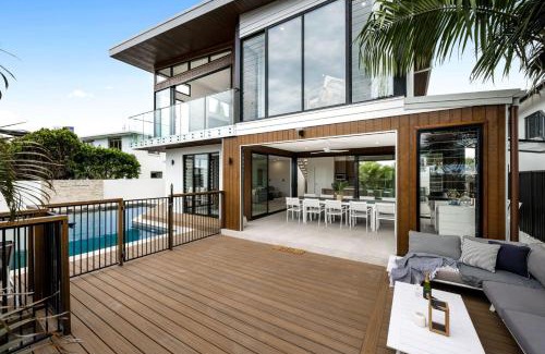 Mooloolaba House | Beautiful 7 Bedroom Home on Mooloolaba Canal with Pool