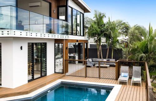 Mooloolaba House | Beautiful 7 Bedroom Home on Mooloolaba Canal with Pool
