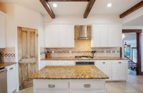 Austin House | Spacious 7 Bedroom Retreat with Pool & Hot Tub Awaits