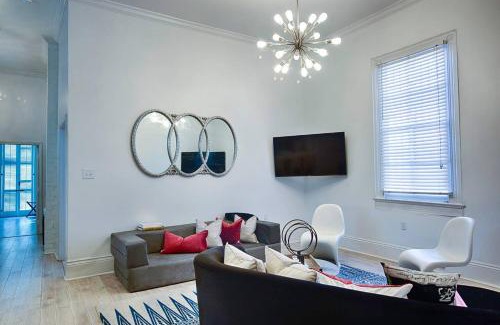 Faubourg Marigny Villa | Spacious 7 Bedroom Retreat Adjacent to Bourbon Street