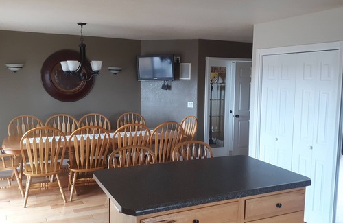 Deadwood House | Impressive 7 Bedroom Home with Game Room & Hot Tub