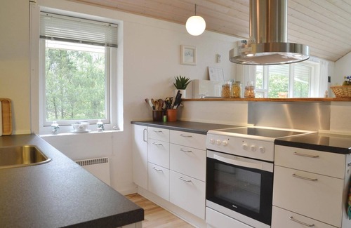 Skovgaarde House | Cozy Cottage Retreat with Massage Tub in Scenic Surroundings