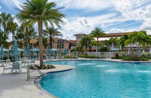 Bay Lake House | Spacious 7-Bedroom Haven with Pool - Solara 9041 FK