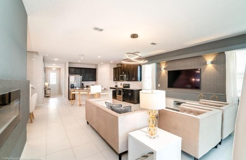 Bay Lake House | Spacious 7-Bedroom Haven with Pool - Solara 9041 FK