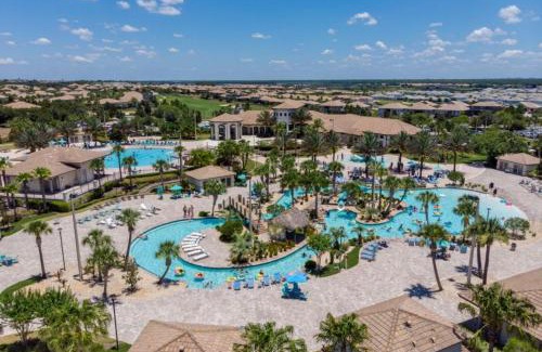 Davenport House | Elegant 7 Bedroom Retreat with Pool in Champions Gate