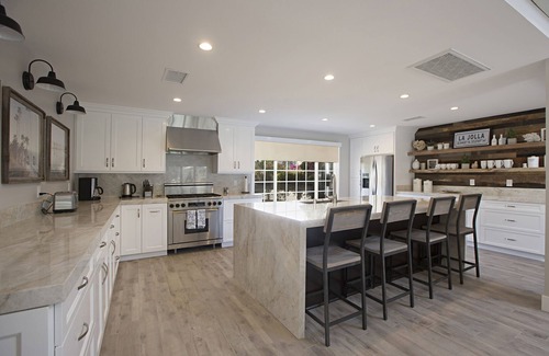 Village of La Jolla House | Exquisite 7 Bedroom Retreat with Ocean Views & Family Perks