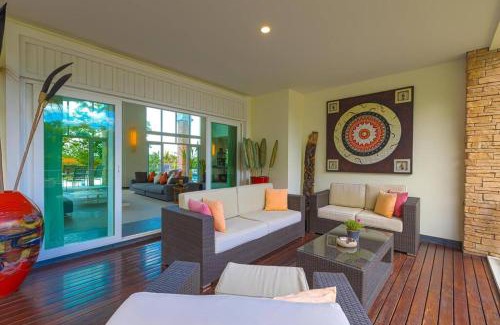 Hua Hin Villa | Beautiful 7 Bedrooms Mansion on the Golf Course!