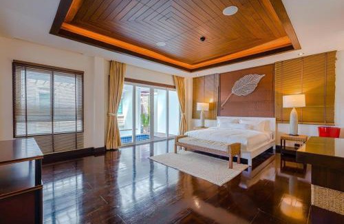 Hua Hin Villa | Beautiful 7 Bedrooms Mansion on the Golf Course!