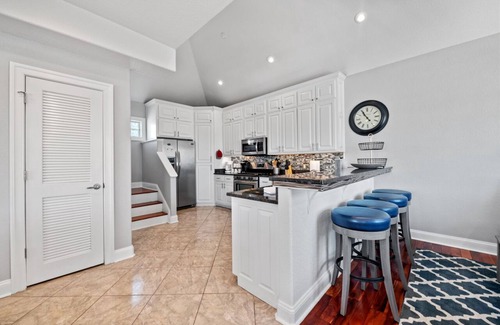 Northeast Virginia Beach House | Beachside Retreat: 7 Beds, Bikes & Pool Access Await!