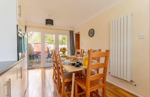 Peterborough House | Convenient Peterborough Stay for Contractors: 4 Bedrooms