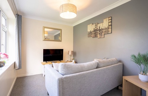 Peterborough House | Convenient Peterborough Stay for Contractors: 4 Bedrooms