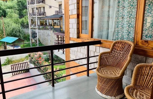Simsa Village Cottage | Vintage Cottage Penthouse: Pet-Friendly Retreat with Fire