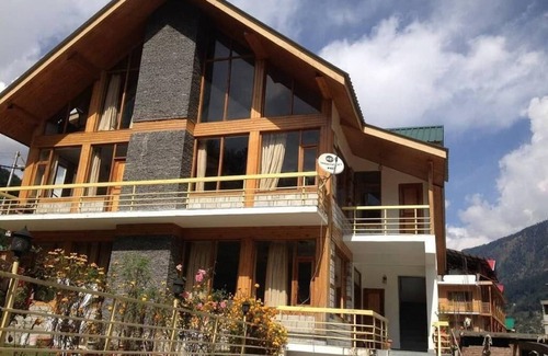 Simsa Village Cottage | Vintage Cottage Penthouse: Pet-Friendly Retreat with Fire
