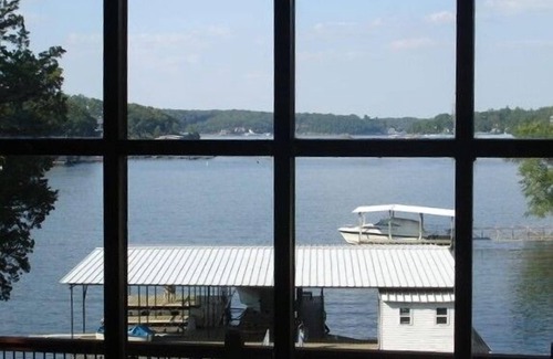 Osage Beach House | Lakefront Estate with Private Pool & New Pickleball Court