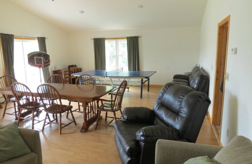 Corinth House | Spacious 7 BR House with Lake View and Pool Access