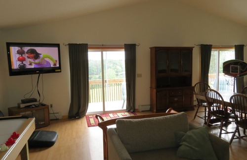 Corinth House | Spacious 7 BR House with Lake View and Pool Access