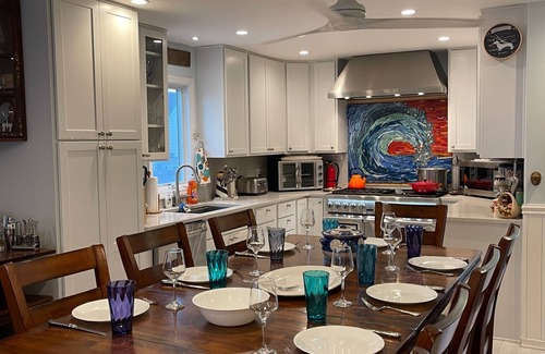 North Beach Haven House | Beachfront Retreat: 7 BRs with Hot Tub & Gourmet Kitchen