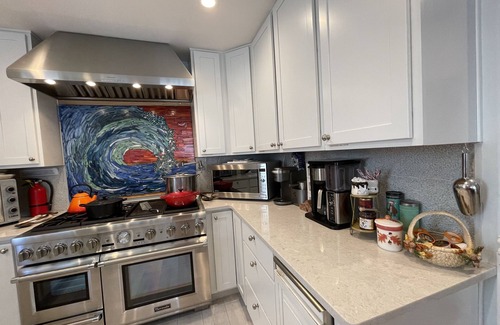 North Beach Haven House | Beachfront Retreat: 7 BRs with Hot Tub & Gourmet Kitchen