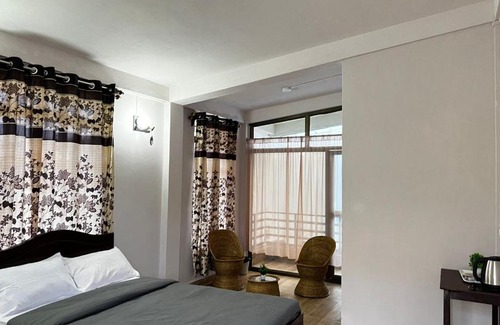 Sohra House | Budget-Friendly Stay at 7 Clouds Lodge - Pet Friendly Retreat