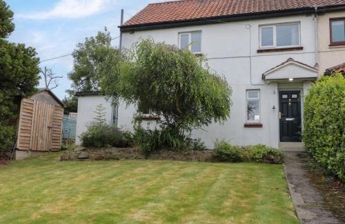 Ainthorpe House | Pet-Friendly 4-Star Haven at 7 Dale End for Families