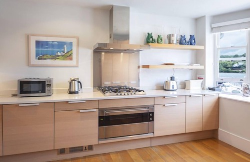 Dartmouth Cottage | Family-Friendly 7 DART MARINA with Ocean View in Dartmouth