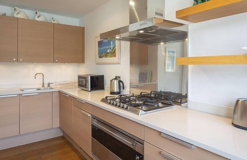 Dartmouth Cottage | Family-Friendly 7 DART MARINA with Ocean View in Dartmouth