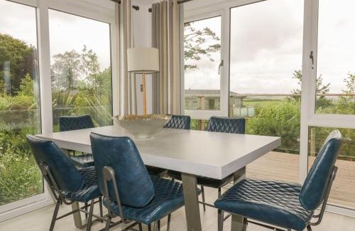 Dobwalls House | Explore 7 Faraway Fields: Pet-Friendly Bliss Awaits!
