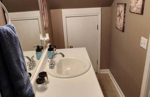 Guntersville Ski Chalet | Delightful Creekfront Lodge - Pet and Child Friendly Retreat