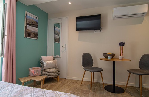 Aiguines Apartment | Inviting 7 Horloge Studio with Village Views & Breakfast