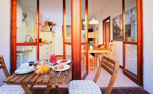 Acquaseria Apartment | Cozy 7 Lake Sweet Home: Oceanfront & Child-Friendly Stay