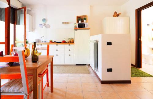 Acquaseria Apartment | Cozy 7 Lake Sweet Home: Oceanfront & Child-Friendly Stay