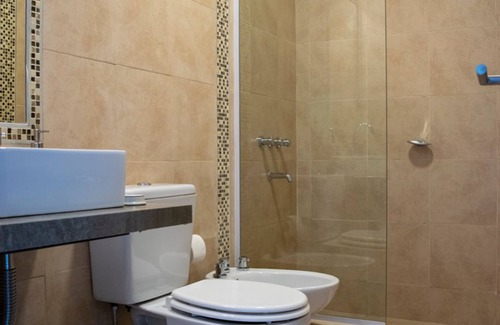 Villa San Lorenzo Bed & Breakfast | Relax at 7 Lunas de San Lorenzo with Pool & Spa Amenities