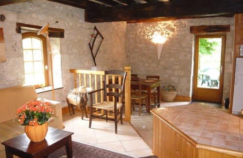 Boisse Cottage | Romantic Gites for Couples: Relax with Pool & Spa Amenities