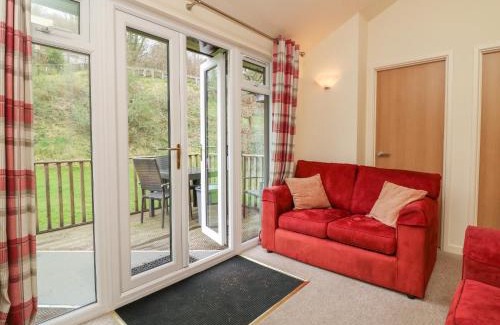 Combe Martin House | Pet-Friendly Chalet Log Cabin L7 for Family Getaways