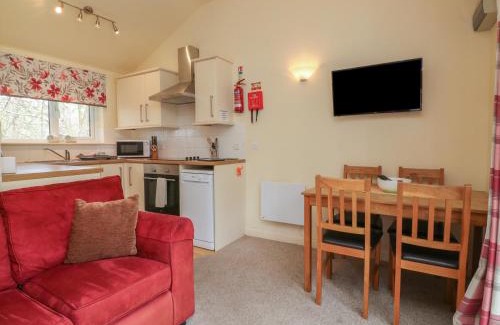Combe Martin House | Pet-Friendly Chalet Log Cabin L7 for Family Getaways