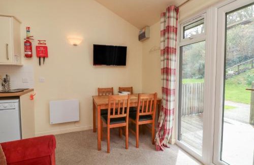 Combe Martin House | Pet-Friendly Chalet Log Cabin L7 for Family Getaways