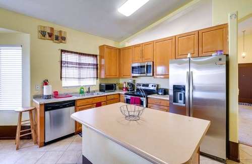 Alhambra House | Relaxing Phoenix Retreat with Patio, Ideal for Families