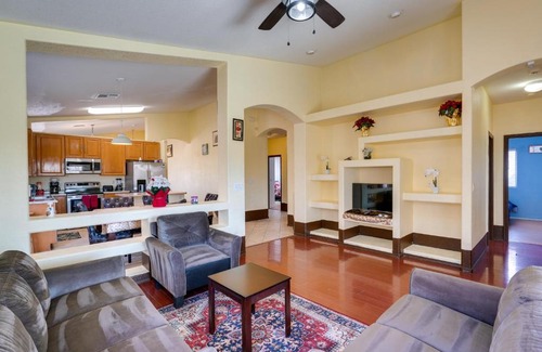 Alhambra House | Relaxing Phoenix Retreat with Patio, Near Chase Field!