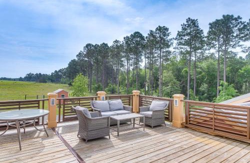 Irwinville House | Relaxing Retreat with Deck - Close to Downtown Fitzgerald
