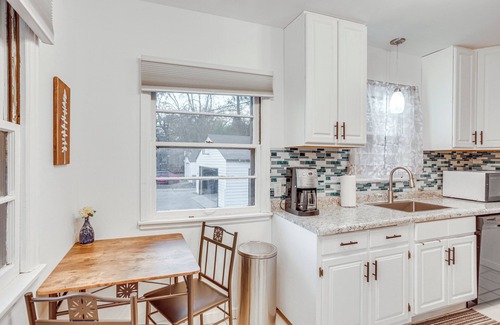 Richfield House | 7 Mi to Downtown Minneapolis: Home w/Fire Pit!