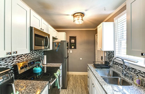 Inglewood House | 7 Mi to Dtwn: Apt w/Spacious Yard in Nashville