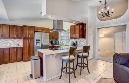 Chandler Condo | Pet-Friendly Condo with Pool Near Downtown Chandler