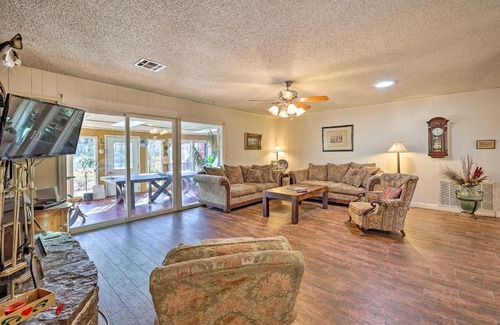 Rogers Villa | Rogers Villa with Pond - Pet & Child Friendly Retreat