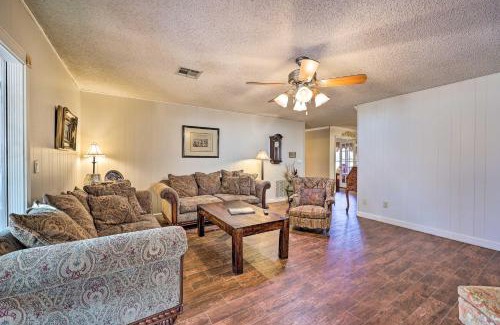 Rogers Villa | Rogers Villa with Pond - Pet & Child Friendly Retreat