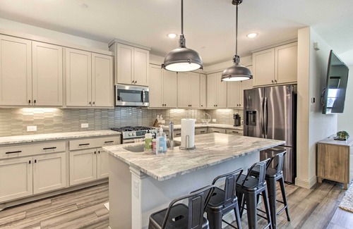 Frisco House | Family Townhome Retreat: Near Lewisville Lake & More!