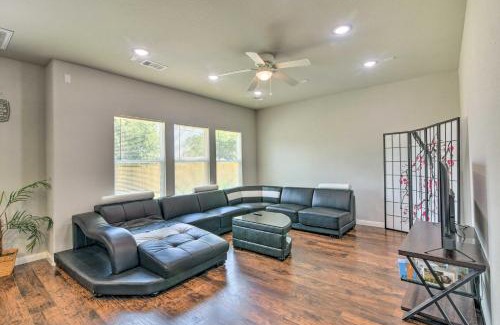 Texas City House | Inviting Texas City Home Just 6 Miles from the Beach