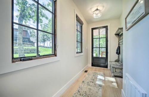 Glenville House | Cozy Glenville Resort Retreat with Fireplace & Pet-Friendly