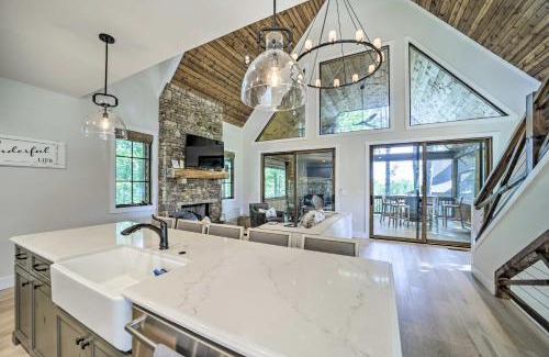 Glenville House | Cozy Glenville Resort Retreat with Fireplace & Pet-Friendly