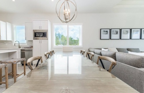 West Bay Condo | 7 Mile Beach Penthouse with Pool View and Rooftopn