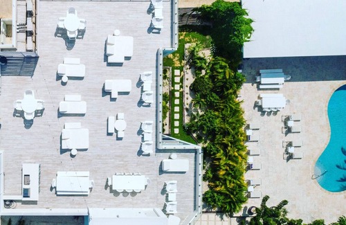 West Bay Condo | 7 Mile Beach Penthouse with Pool View and Rooftopn
